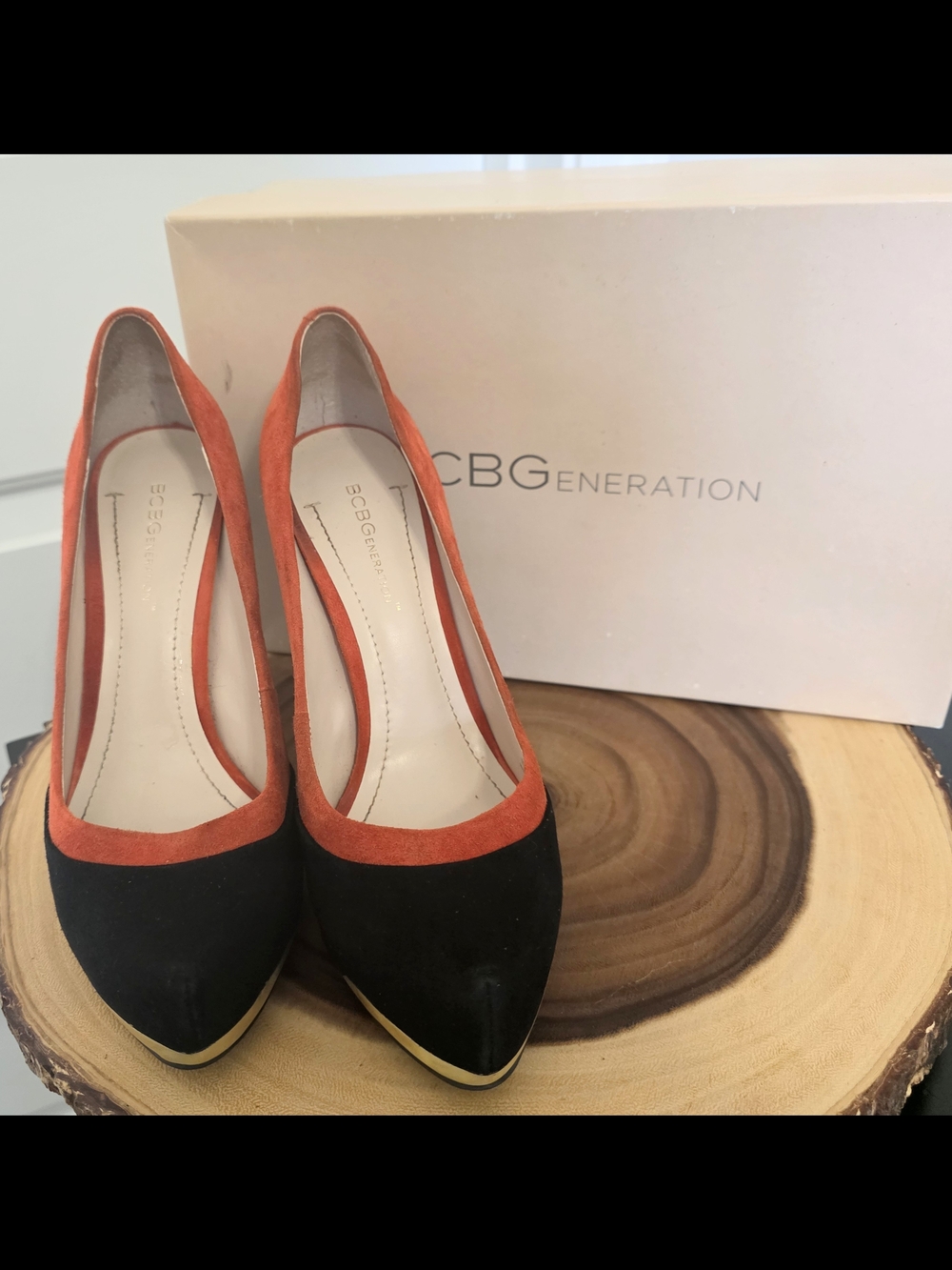 BCBGeneration women's PANDEE, Black/Lipstick suede Pumps